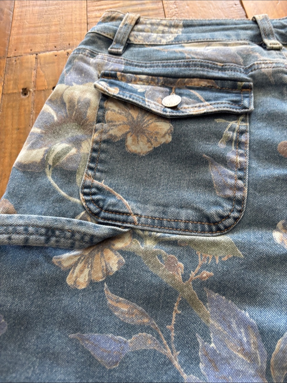 Flamingals Floral Print Wide-Leg Cropped Jeans - Blue - Picture 6 of 6